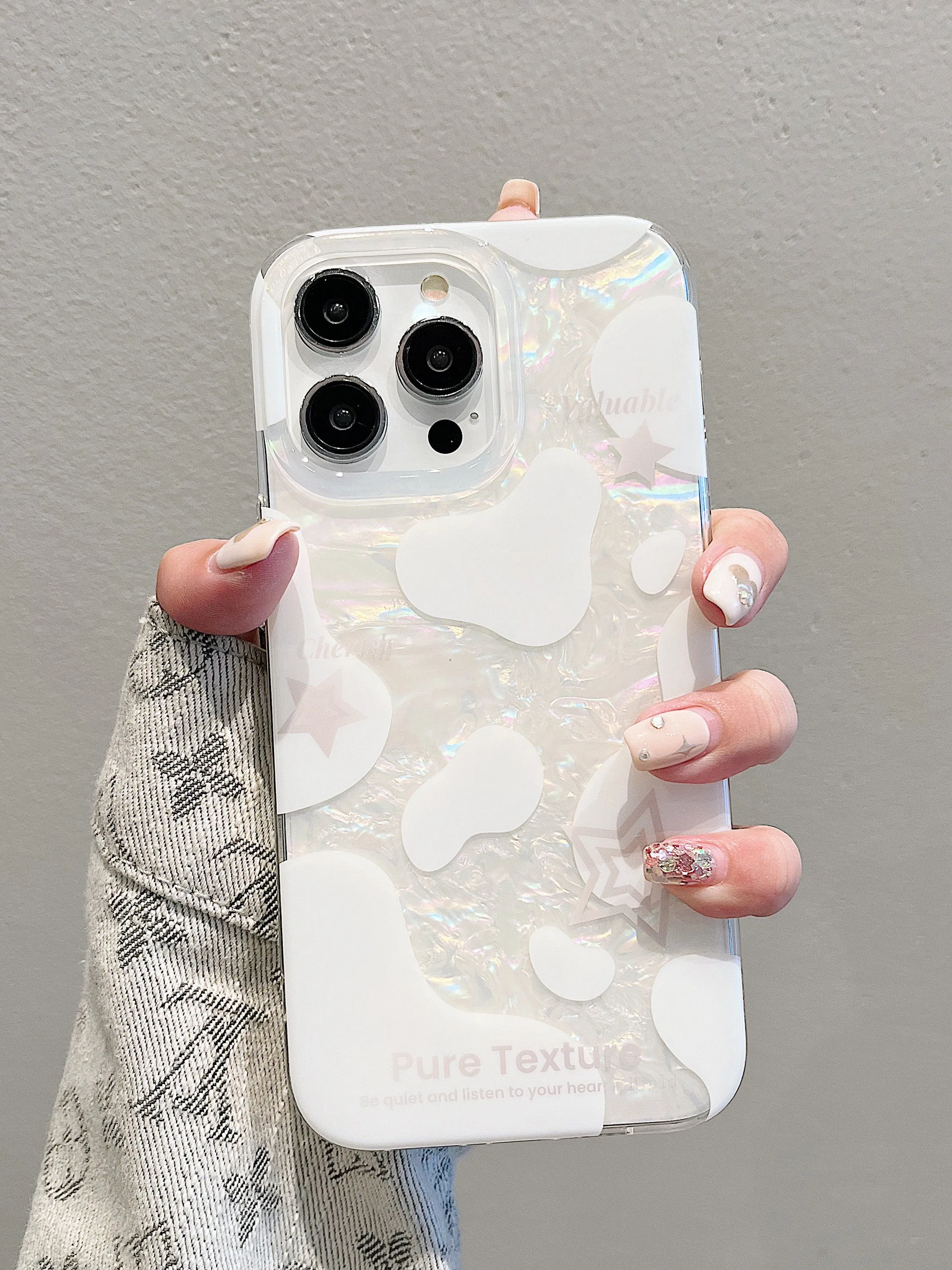 Cute Holographic Milk White Fairy Shell Pattern Design with Stand & Pearl Strap Protective Phone Case for iPhone 11 12 13 14 15 Pro Max Case